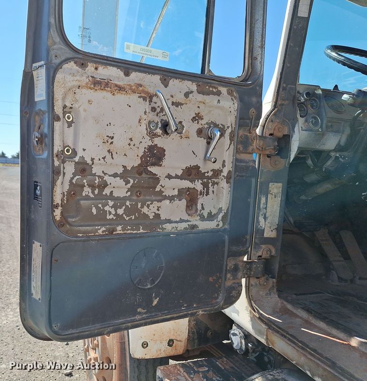 image for item EQ2283 1986 Mack R688ST water truck