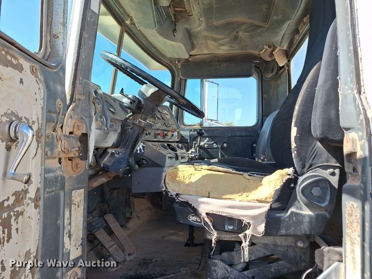 image for item EQ2283 1986 Mack R688ST water truck