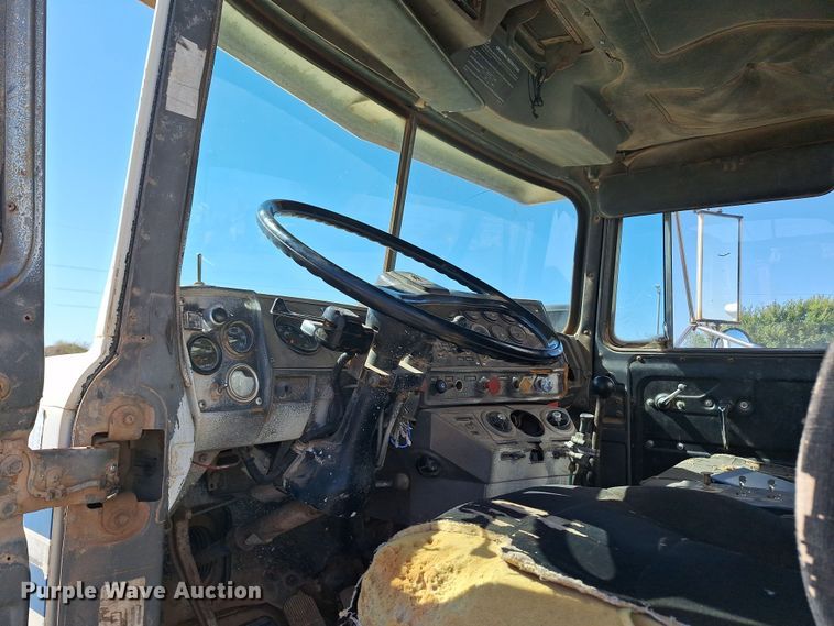 image for item EQ2283 1986 Mack R688ST water truck