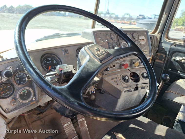 image for item EQ2283 1986 Mack R688ST water truck