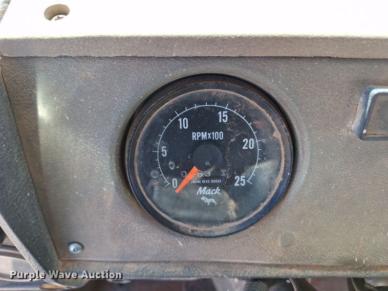 image for item EQ2283 1986 Mack R688ST water truck