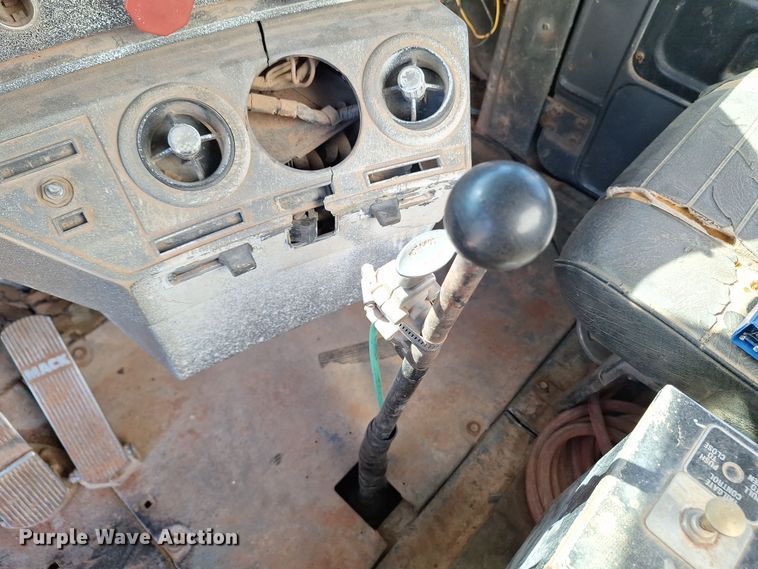 image for item EQ2283 1986 Mack R688ST water truck