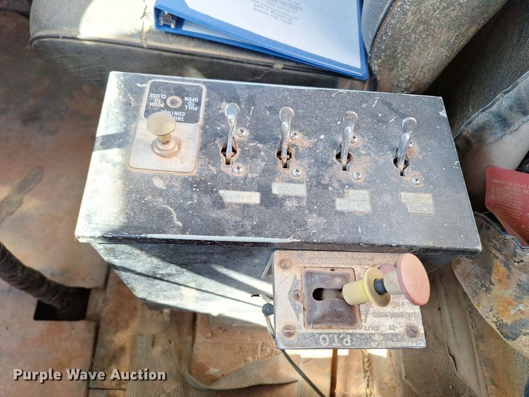 image for item EQ2283 1986 Mack R688ST water truck