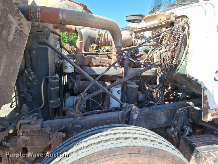 image for item EQ2283 1986 Mack R688ST water truck