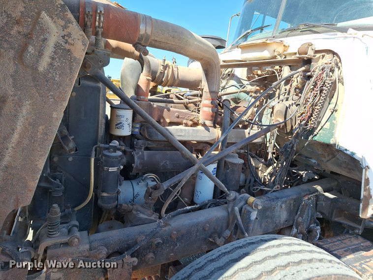 image for item EQ2283 1986 Mack R688ST water truck