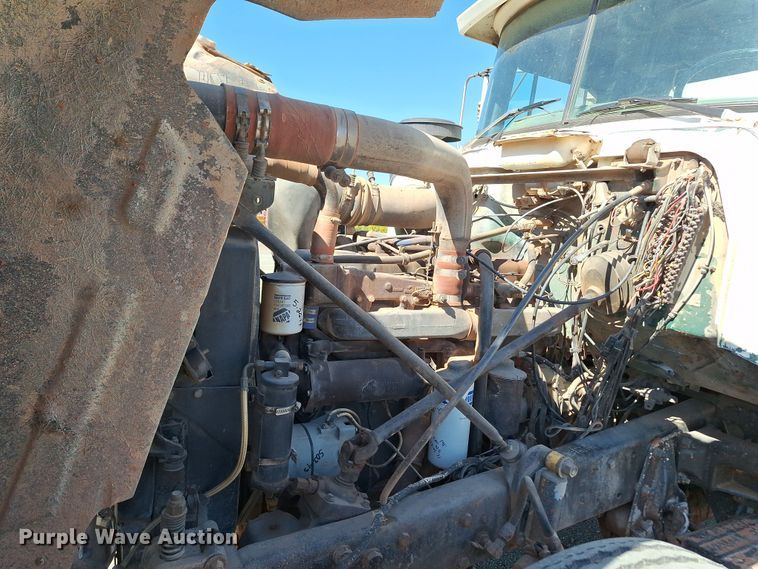 image for item EQ2283 1986 Mack R688ST water truck