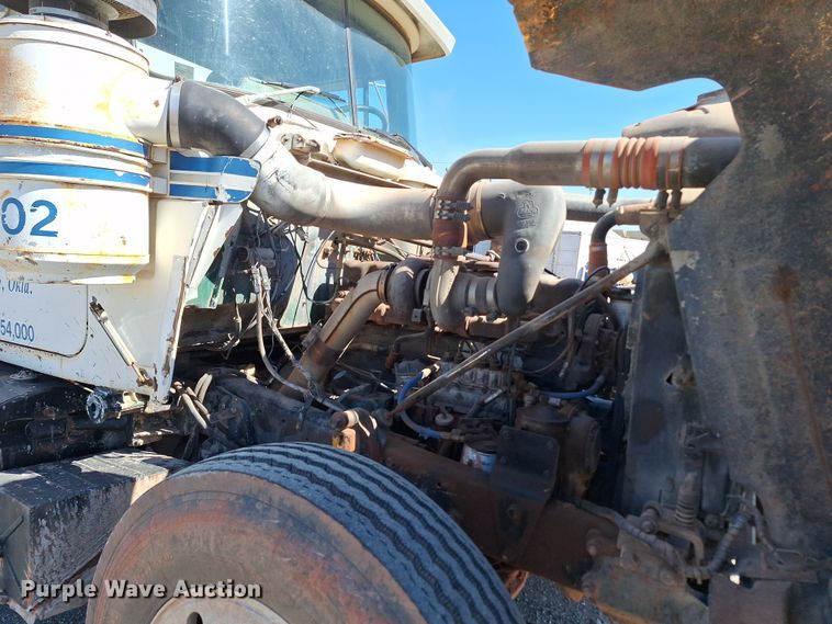 image for item EQ2283 1986 Mack R688ST water truck