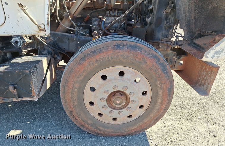 image for item EQ2283 1986 Mack R688ST water truck