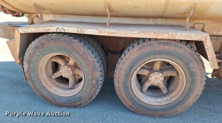 image for item EQ2283 1986 Mack R688ST water truck