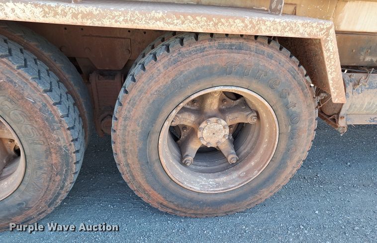 image for item EQ2283 1986 Mack R688ST water truck