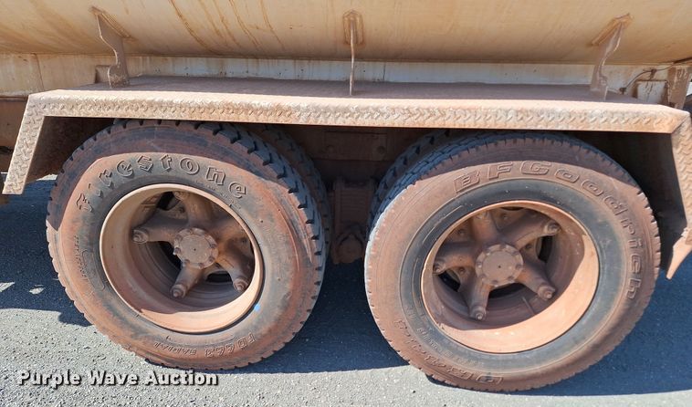 image for item EQ2283 1986 Mack R688ST water truck