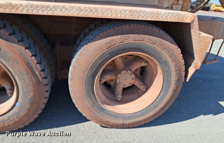 image for item EQ2283 1986 Mack R688ST water truck