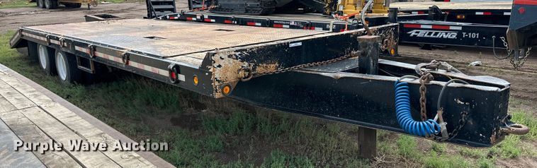 image for item IB9456 2001 Towmaster equipment trailer