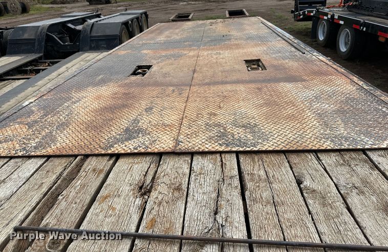 image for item IB9456 2001 Towmaster equipment trailer