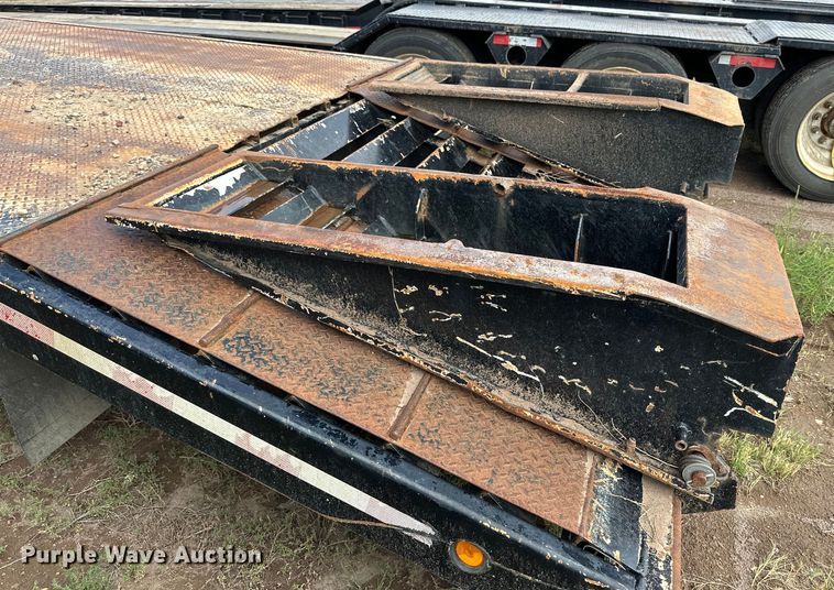 image for item IB9456 2001 Towmaster equipment trailer