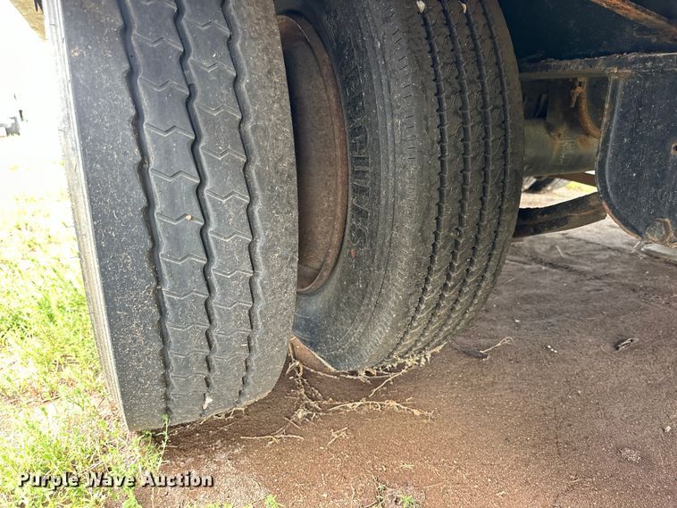 image for item IB9456 2001 Towmaster equipment trailer