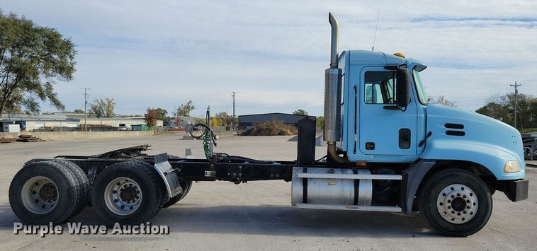 image for item JH9925 2000 Mack CX613 semi truck