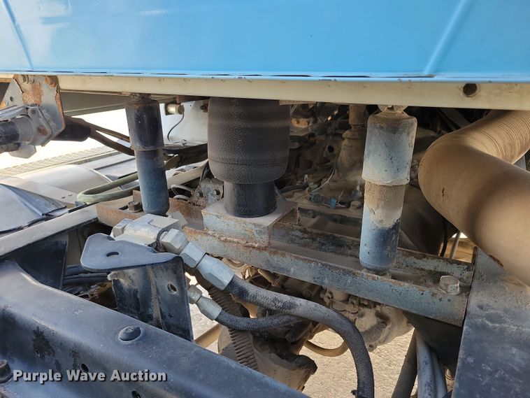 image for item JH9925 2000 Mack CX613 semi truck