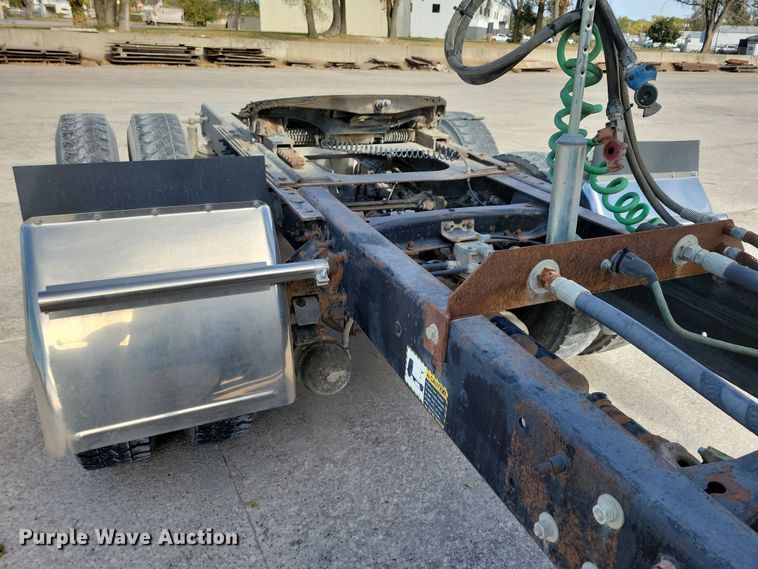 image for item JH9925 2000 Mack CX613 semi truck