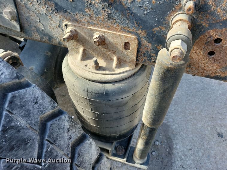 image for item JH9925 2000 Mack CX613 semi truck