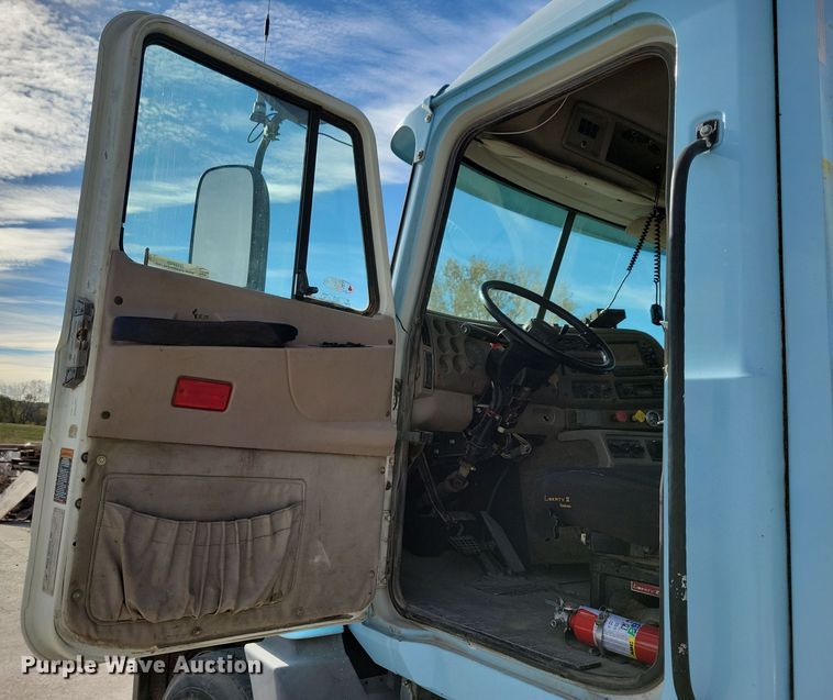 image for item JH9925 2000 Mack CX613 semi truck