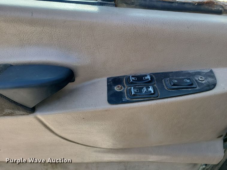 image for item JH9925 2000 Mack CX613 semi truck