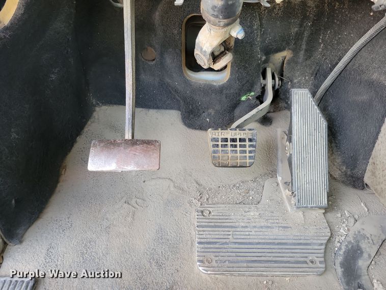 image for item JH9925 2000 Mack CX613 semi truck