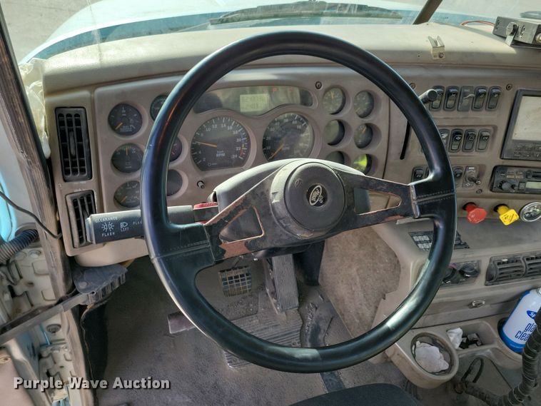 image for item JH9925 2000 Mack CX613 semi truck