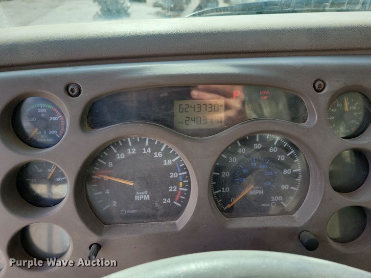 image for item JH9925 2000 Mack CX613 semi truck