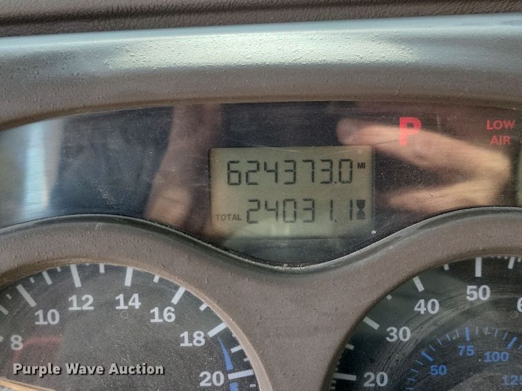 image for item JH9925 2000 Mack CX613 semi truck