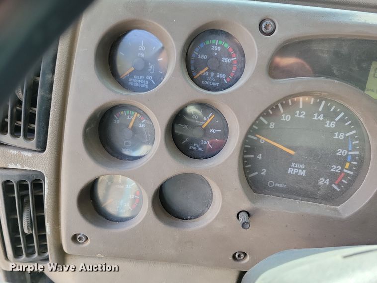 image for item JH9925 2000 Mack CX613 semi truck