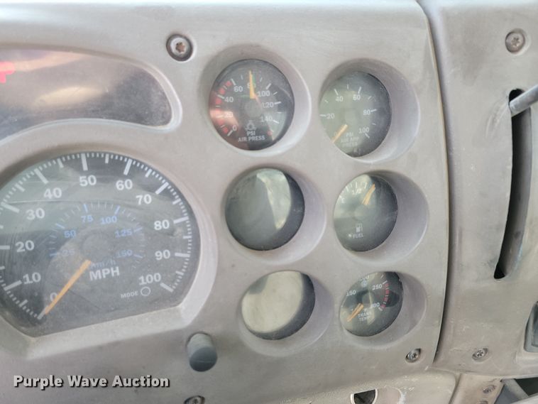 image for item JH9925 2000 Mack CX613 semi truck