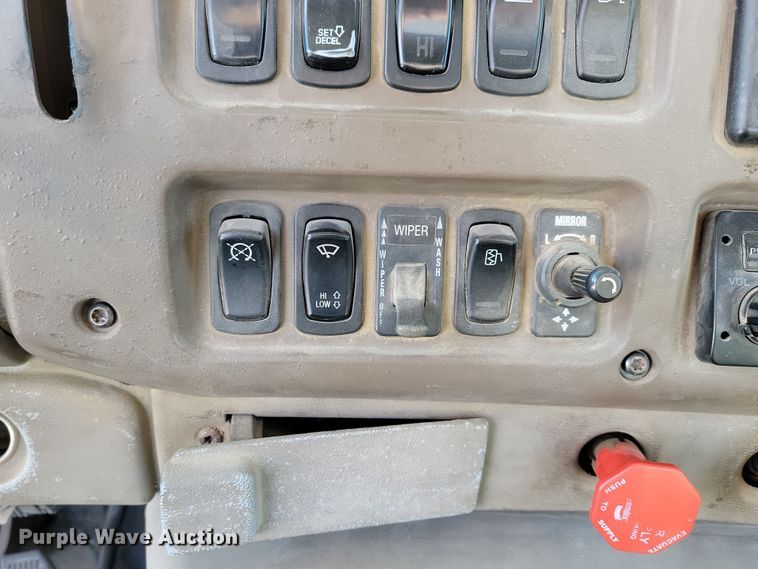 image for item JH9925 2000 Mack CX613 semi truck