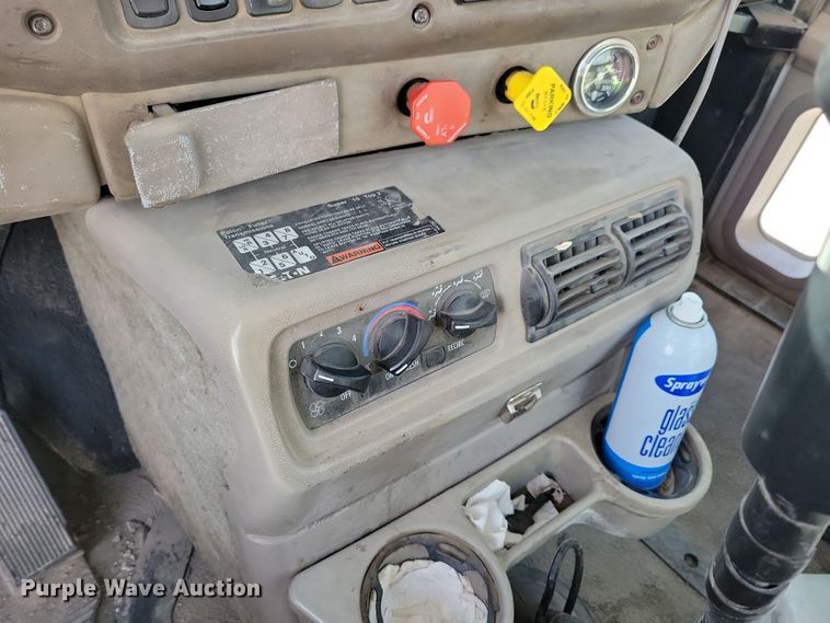 image for item JH9925 2000 Mack CX613 semi truck