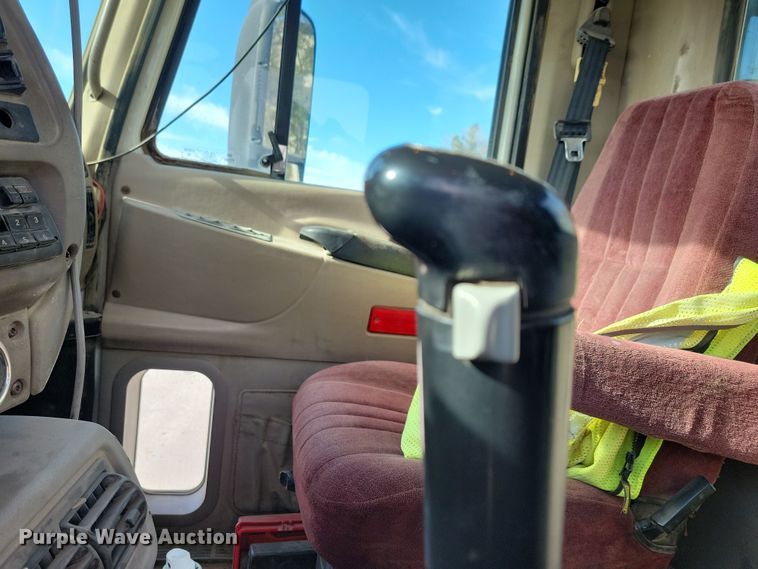 image for item JH9925 2000 Mack CX613 semi truck