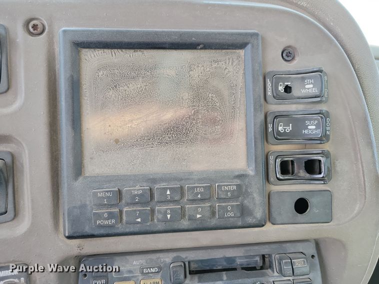 image for item JH9925 2000 Mack CX613 semi truck