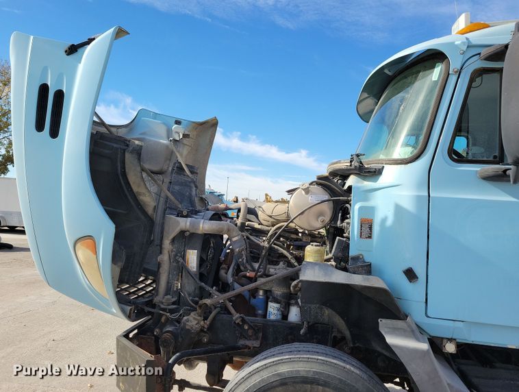 image for item JH9925 2000 Mack CX613 semi truck