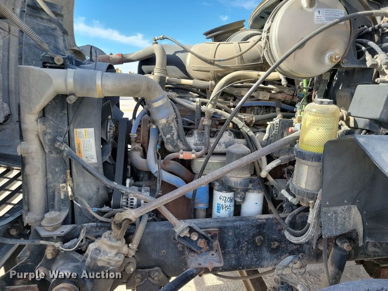 image for item JH9925 2000 Mack CX613 semi truck