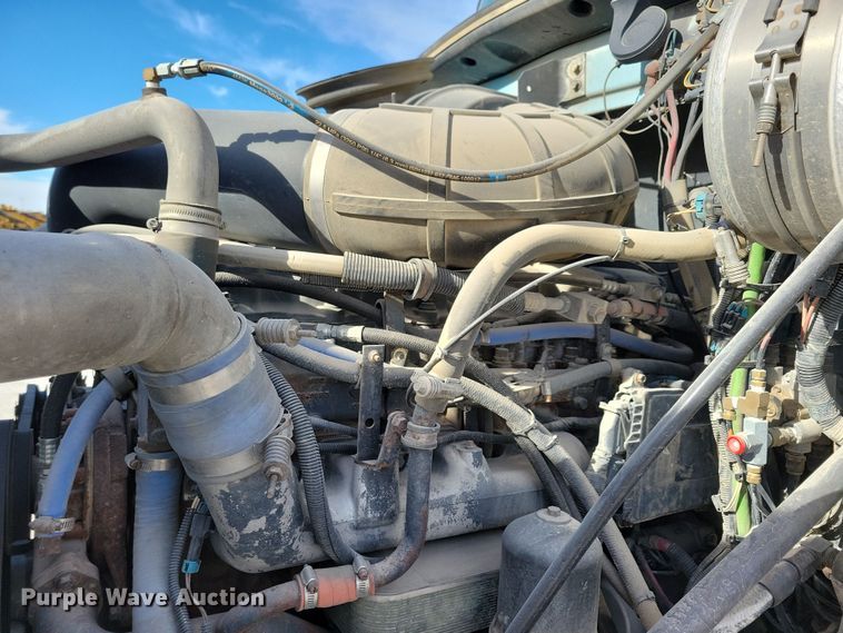 image for item JH9925 2000 Mack CX613 semi truck