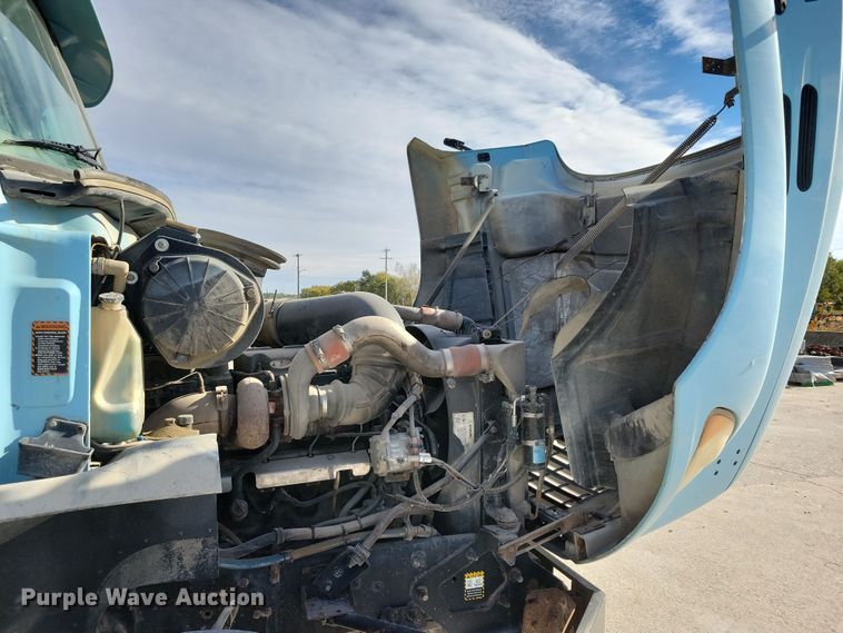 image for item JH9925 2000 Mack CX613 semi truck