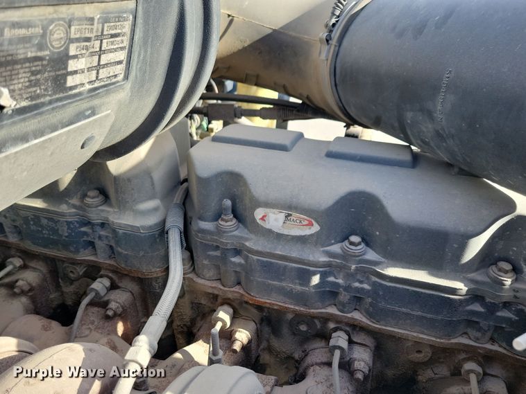 image for item JH9925 2000 Mack CX613 semi truck