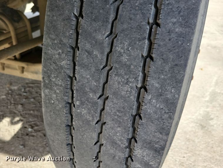 image for item JH9925 2000 Mack CX613 semi truck