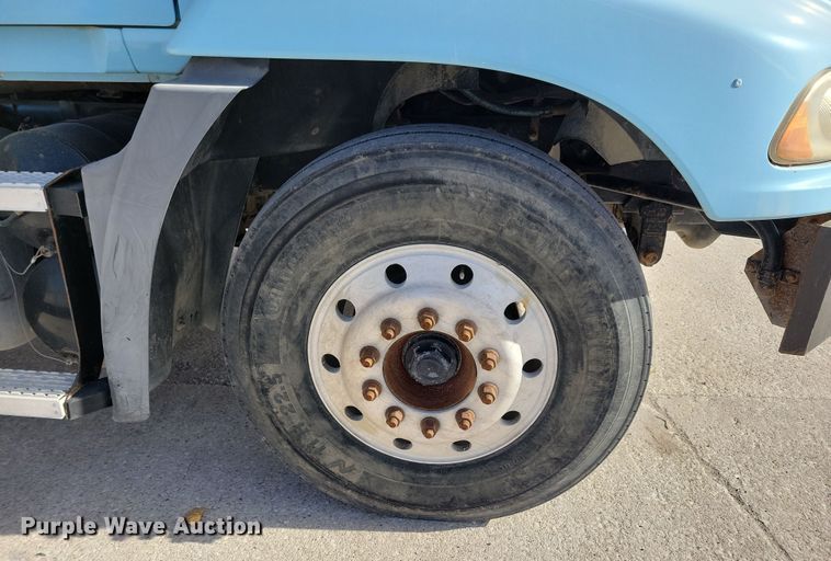 image for item JH9925 2000 Mack CX613 semi truck