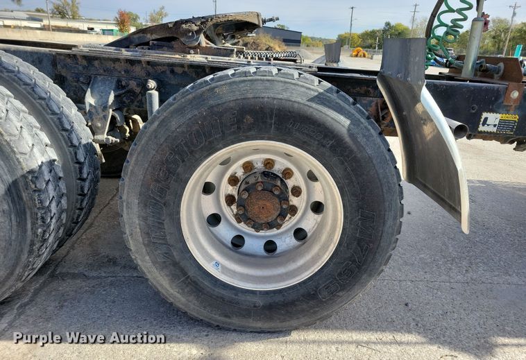 image for item JH9925 2000 Mack CX613 semi truck