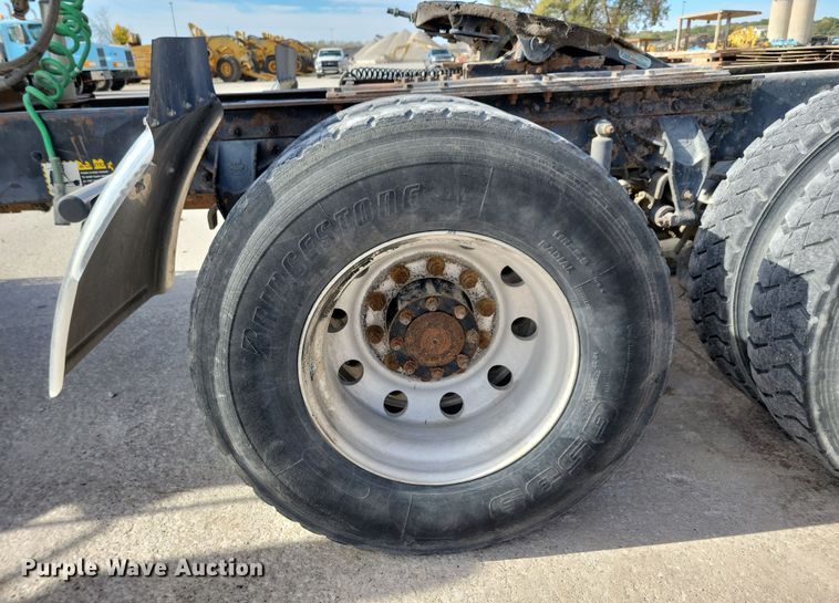 image for item JH9925 2000 Mack CX613 semi truck