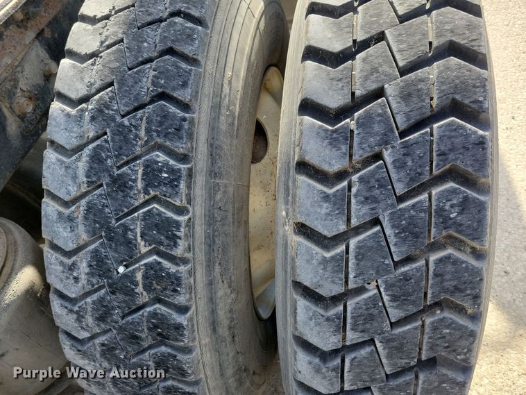 image for item JH9925 2000 Mack CX613 semi truck