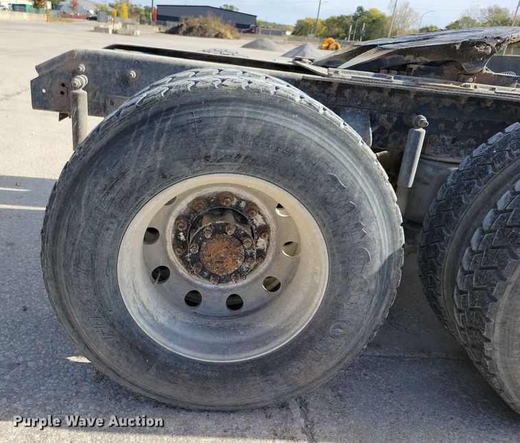 image for item JH9925 2000 Mack CX613 semi truck