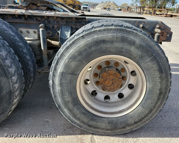 image for item JH9925 2000 Mack CX613 semi truck