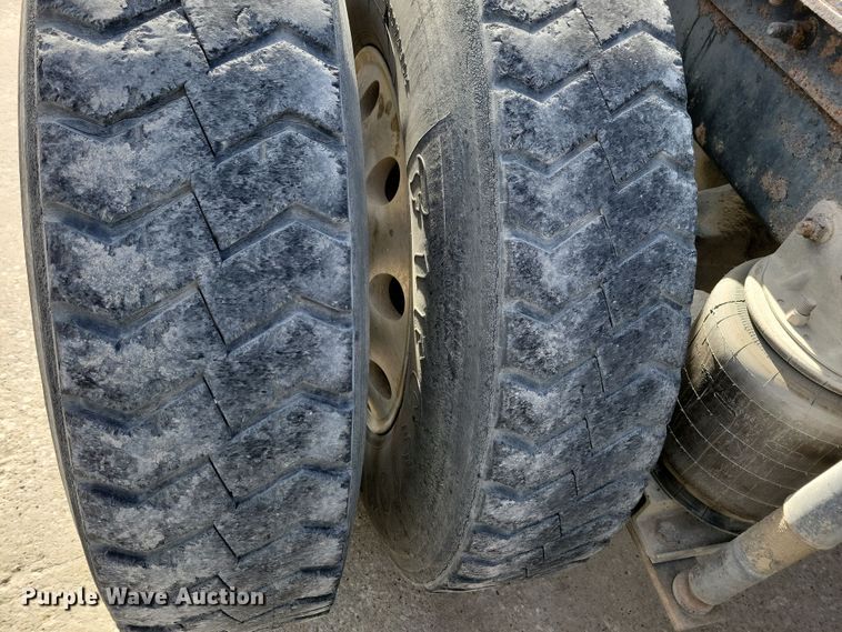 image for item JH9925 2000 Mack CX613 semi truck