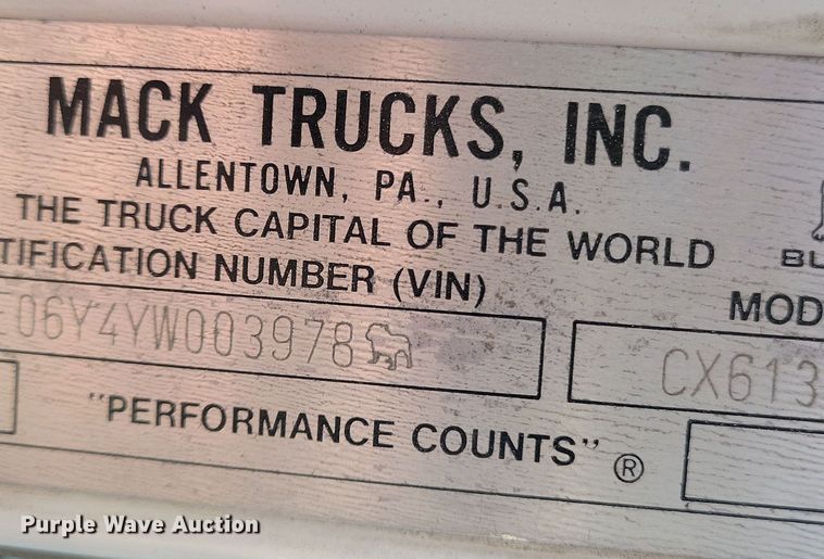 image for item JH9925 2000 Mack CX613 semi truck